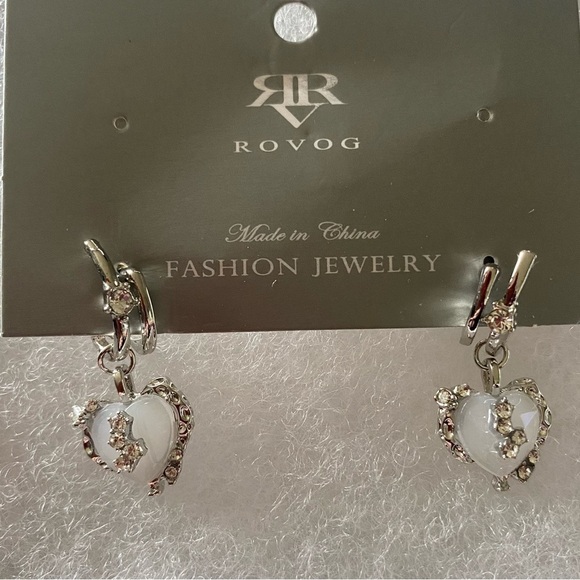 NWT-SILVER TONE HEART EARRINGS - Picture 3 of 4